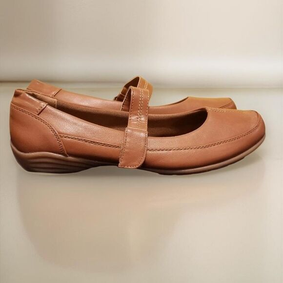 Gold Toe Mary Jane Shoes - Picture 1 of 6